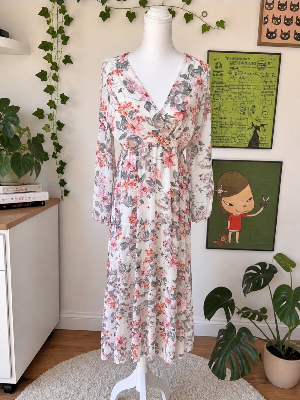 Floral V-Neck Maxi Dress in White and Pink